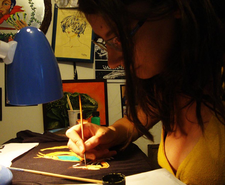 Scopri di più sull'articolo Maria dipinge una t-shirt